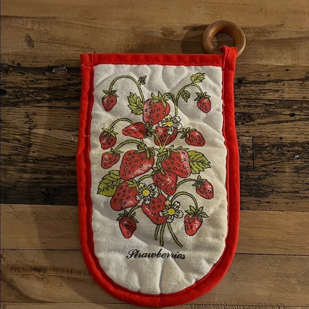 Vintage Strawberry Print Oven Mitt with Red Trim